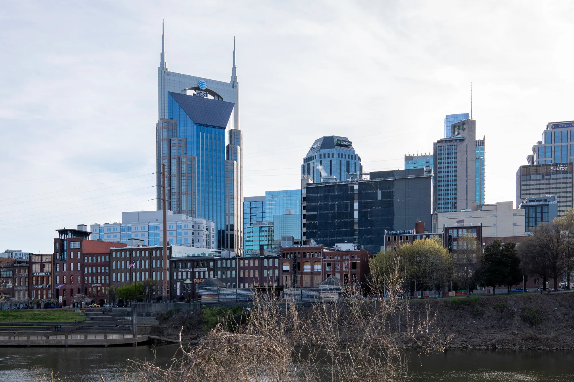 Nashville Tennessee skyline at dusk